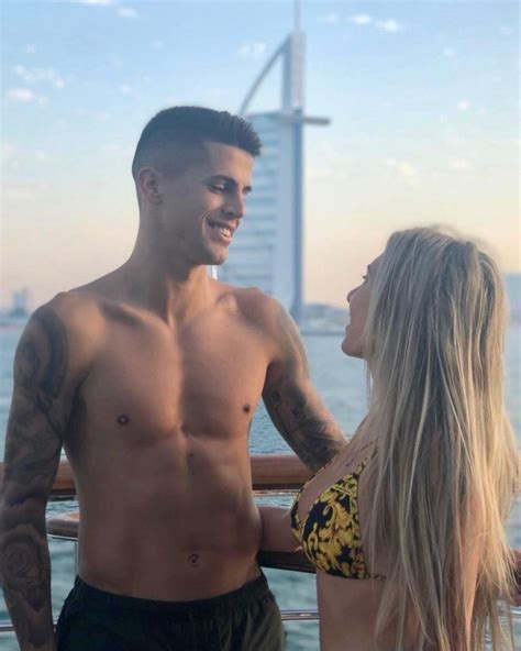 Joao cancelo en zijn super knappe vriendin daniela machedo wonen pas net in manchester. Daniela Machado é a grande inspiração de João Cancelo