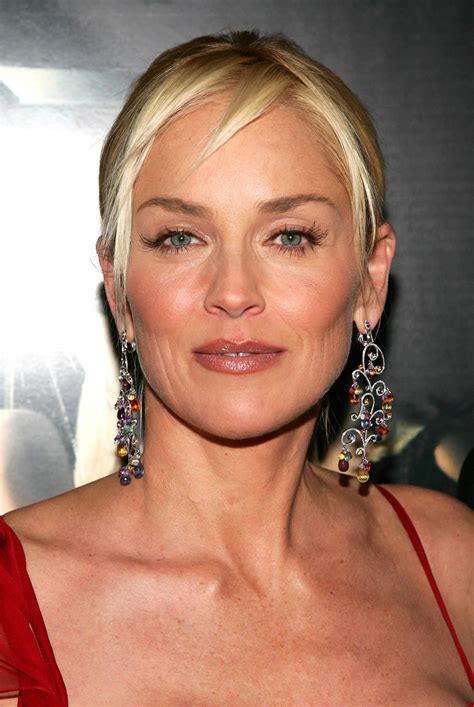 Weil sich sharon stone selbstbewusst für ihre rechte einsetzte, galt sie in hollywood lange zeit als laut stone hatte regisseur paul verhoeven (heute 82) sie gebeten, für die legendäre verhörszene. Nackte willige frauen: Sharon stone nacktbilder