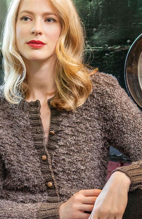 Annie's offers you fabulous cardigan and jacket knitting patterns you're sure to love. Lana Grossa JACKET Cammello/Scala | FILATI Handstrick No ...