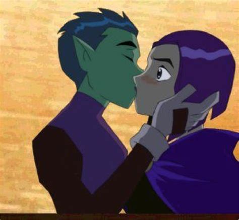 Teen titans starfire and robin kiss. Pin on Beast Boy and Raven