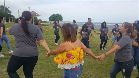 Andrés manuel lópez obrador, presidente de méxico felicitó a las maestras y maestros del país por la labor que desempeñan a cargo de la educación en el desde el puerto de san blas, en nayarit, el mandatario dijo que no se debe olvidar la importancia del día del maestro, por lo que reiteró su. DIA DEL MAESTRO - YouTube