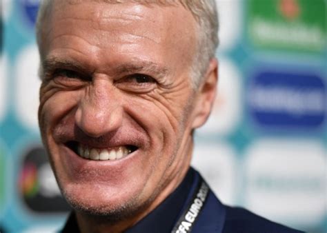 Entraineur officiel de l'equipe de france de football. Didier Deschamps verlengt contract bij wereldkampioen ...