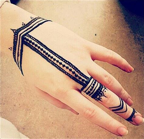 Acrylic practice hand for henna tattoos quantity. 41 Dubai Mehndi Designs That Will Leave You Captivated