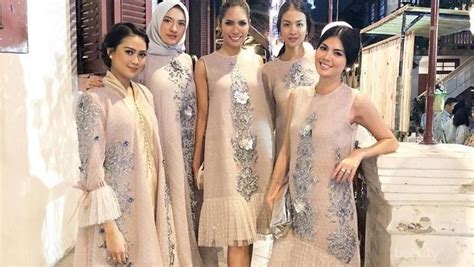 Jangan berpikir bahwa wanita saja yang wajib mengikuti pemeriksaan kesuburan, diperlukan kerjasama dari kedua calon pengantin untuk menghasilkan keturunan yang sehat. Biar Tak Saingan Sama Calon Pengantin, Ini Pilihan Warna ...