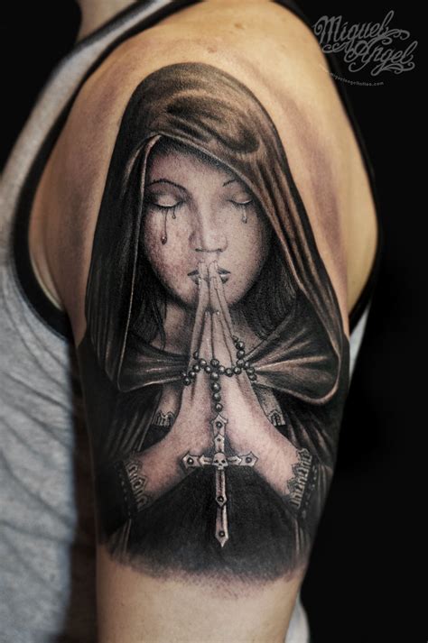 She then became a full time freelance illustrator where she worked on a number of book, game and. Gothic Prayer, Anne Stokes® design tattoo | Miguel Angel ...