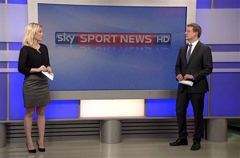 Wooooowww die laura hat ja eine wirklich rückansicht. Laura Papendick @ "Sky Sport News HD" am 07.12.2016 ...