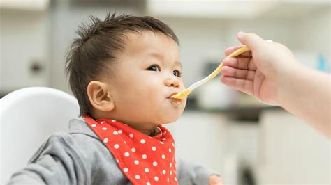 Beristirahatlah maksimal pada pukul 10 malam dengan waktu tidur selama. Viral Ibu Kasar Memberi Makan Anak, Ini Dia 5 Tips Memberi ...