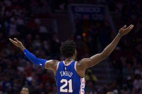 Joel embiid's bio and a collection of facts like bio, net worth, nba, nationality, current team, contract, salary, injury, trade, height, stas, affair, girlfriend, college, shoes, age, facts, wiki. Joel Embiid Is Dating 23-Year-Old SI Swimsuit Model Anne ...