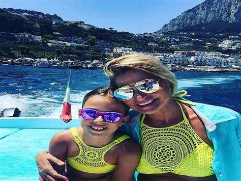Se volete scoprire tutto sui figli di simona ventura, chi sono la loro età e la loro biografia, allora non potete perdere questo speciale: Simona Ventura figli: la meravigliosa famiglia della ...