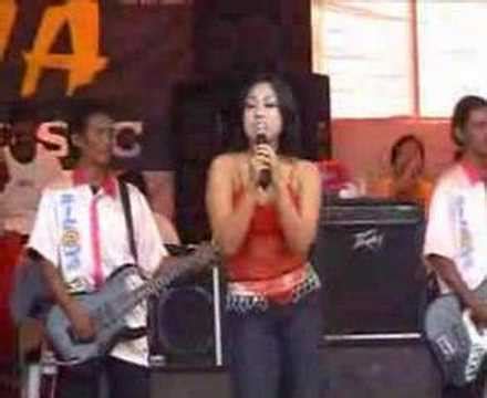 Musik koplo atau dikenal juga dangdut koplo adalah sebuah sub aliran dalam musik dangdut.dengan ciri khas irama yang cepat dari gendangnya. dangdut Hot koplo I - YouTube