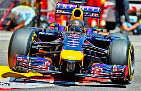 Siegerehrung f (genitive siegerehrung, plural siegerehrungen). Formel 1: Vettel kriegt kein Rad mehr auf den Boden ...