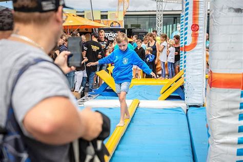 „es ist eines der grausamsten fußballspiele, die ich je erlebt habe, brachte es sasa kalajdzic auf den punkt, „wir haben italien an den rand einer. Ein Junge nimmt an einem Hindernislauf teil. - Stuttgarter ...