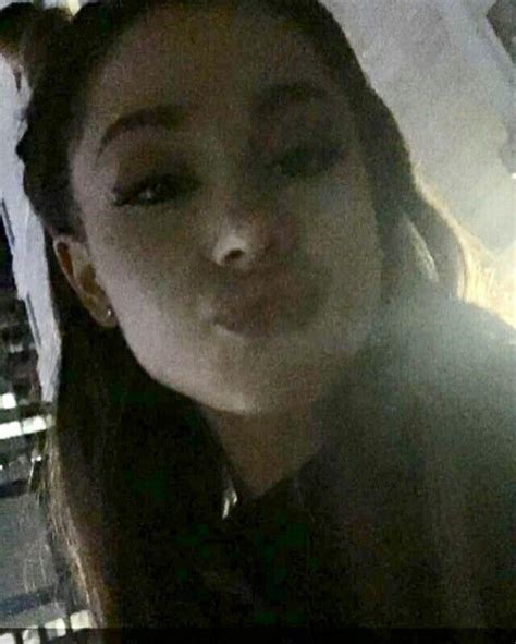 Pin em ariana grande.
