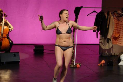 17 på gaygalan 2008 vann de pris för årets duo. Mia- Sprengkåt og skinnhellig- Sveriges beste stand up ...