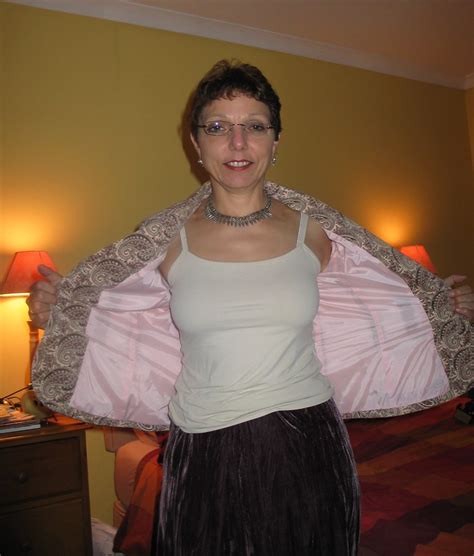 Check out new items on the party then share yours! Newbury - Feb 2006 - Well, How Do I Look? | Esther getting ...