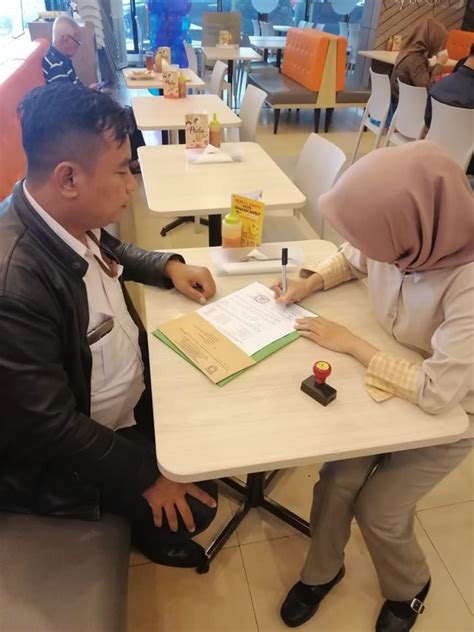 Pada bagian pertama terdiri atas tempat dan tanggal surat (dimana dan kapan surat tersebut dibuat), perihal, dan. Contoh Surat Permohonan Pembukaan Rekening - Kumpulan ...