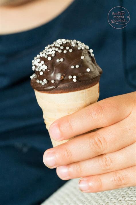 Die waffeln sollten möglichst grade und fest stehen. Kleine Kuchen in der Waffel | Backen macht glücklich