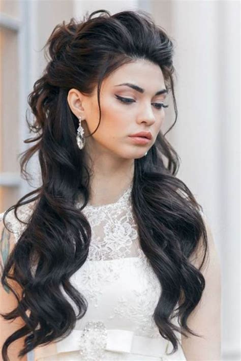 The first hairstyle we would like to show you is very glamorous. 53 Quinceanera Hairstyles For Your Special Day - Style Easily