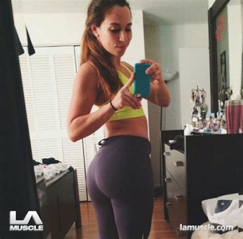 Y oga pants are hot. Sexiest yoga pants girls selfies