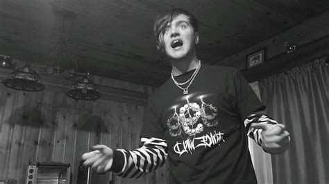 Песента все още няма превод! E-Boy sings Slipknot - Before I Forget (raw cover) - YouTube