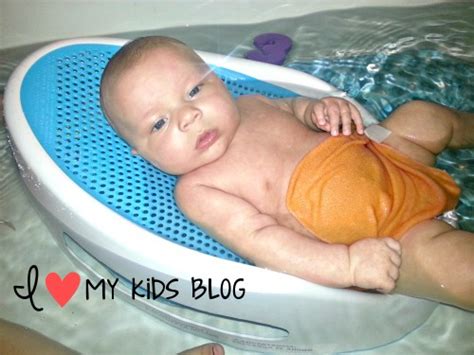 2 doing a sponge bath. A safe way to bath your newborn baby! Angelcare Baby Bath