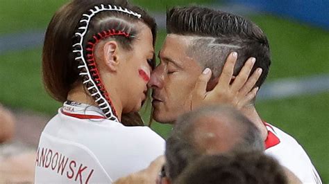 You can check out the other big winners from sunday's globe soccer awards ceremony in dubai below. Robert Lewandowski zrobił sobie identyczną fryzurę jak Ronaldo
