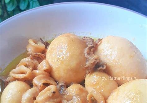 Dua sendok makan minyak goreng untuk menumis. Resep Cumi Telur Bumbu Kuning oleh Ratna Ningsih - Cookpad