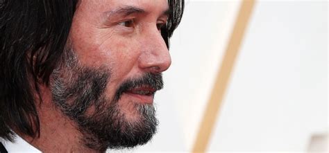He's also wearing a bath robe, but whether that's a costume neo will wear in the. First Look At Keanu Reeves & Carrie-Anne Moss In Full ...
