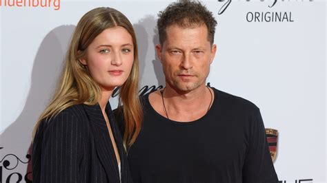 Luna schweiger und marvin balletshofer. Emma Schweiger: Zeigt sie hier etwa ihren festen Boyfriend ...