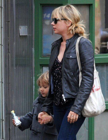 An insurance company is trying to get out of paying heath ledger's toddler daughter $10 million, claiming the actor's accidental overdose was a. Матильду Леджер опять поймали — StarsLife — Новости шоу-бизнеса