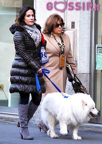Lady gaga, tutto sul film sul delitto gucci 1.205 visualizzazioni. Patrizia Reggiani a spasso per Milano insieme alla figlia ...