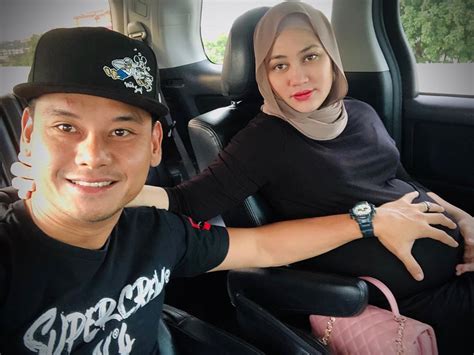 Saya ucapkan selamat pengantin baru. (TAHNIAH) Fasha Sandha Selamat Lahirkan Cahaya Mata Perempuan