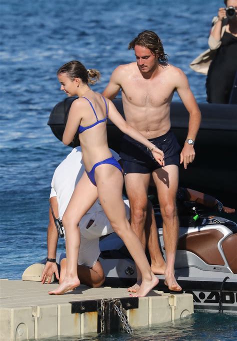 Pro tennis player stefanos tsitsipas enjoys game of beach tennis. Stefanos Tsitsipas Theodora : Stef Theodora 24 10 2020 ...