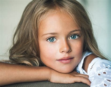 L'homme en question, stuart bailey, 54 ans envoyait souvent à la mère des messages lui demandant de lui envoyer des photos de la petite fille. -Voici La plus belle petite fille du monde | AbidjanTV.net
