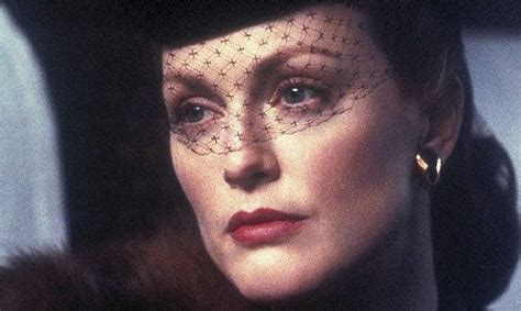 Julianne moore (born julie anne smith; Julianne Moore as Sarah Miles | Impressionismo