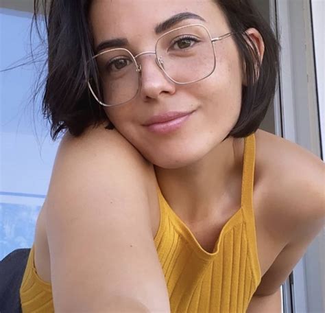 You will find below the horoscope of agathe auproux with her interactive chart, an excerpt of her astrological portrait and her planetary dominants. Agathe Auproux ouvre sa chemise, voici les plus belles photos