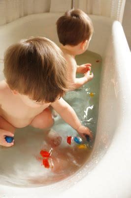Also, a faster fan gives better. Clementine and Olive Life Style Blog: Ice Cube Bath Tub Melts DIY | Toddler activities, Bath ...