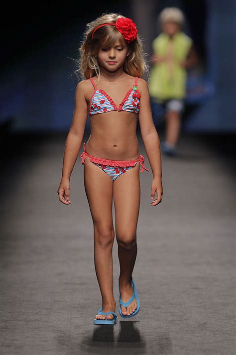 אתה נמצא במקום הנכון עבור kids fashion show swimsuit. Swimwear Fashion Show Gran Canaria Moda Cálida 2013 | hola.com