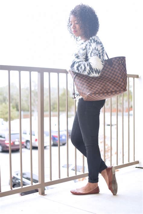 Now you can post a stunning outfit of the day (ootd) every day this summer! OOTD | The Fuzzy Sweater | Venti Fashion