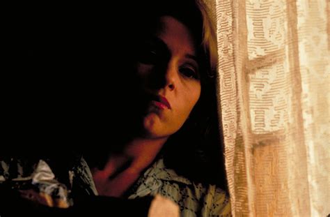 Grâce à elle, frances mcdormand obtient son premier rôle au cinéma : Photo de Frances McDormand - Mississippi Burning : Photo Frances McDormand - AlloCiné