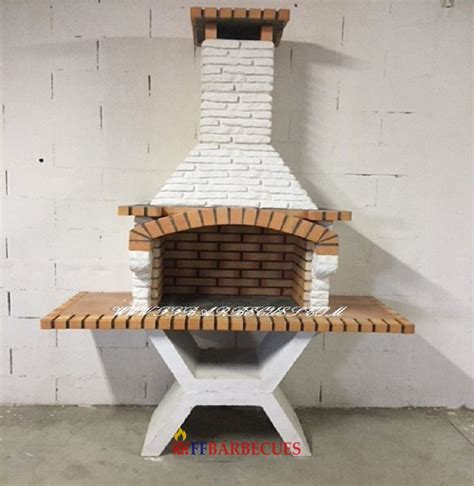 Construit en pierre ou en brique il vous permettra de faire des grillades quand vous le souhaitez. BARBECUE EXTERIEUR DE JARDIN EN BRIQUE CASA JOLIE-F - FFBarbecues