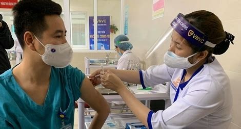 Maybe you would like to learn more about one of these? Hà Nội tiêm vaccine COVID-19 cho 30 bác sĩ, nhân viên y tế ...