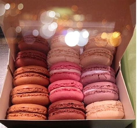 Its name derives from ancient greek μακρόν (makrón) long. Macrons