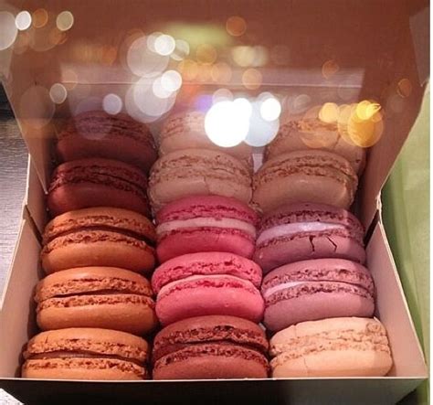 Macarons, which first appeared in italy in 1533 (albeit without the filling), got their name from the macarons are the most popular type of cookie in paris, but they are popular. Macrons