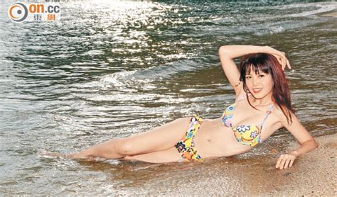 Jun 18, 2021 · （星島日報報道）警方搜查《蘋果日報》副社長陳沛敏住所時，疑有人拒絕開門，唯有強行破門入屋，拘捕陳沛敏及帶走三部疑屬其丈夫、網媒《立場新聞》總編輯鍾沛權的電腦，當中兩部是手提電腦，及一部平板電腦，暫未知內裏資料是否涉及案件。 上東網知天下 - 東方日報