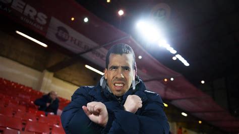 Carlos tevez followed a huge salary to china. ¿Por qué los hinchas del West Ham usaron caretas de Tevez ...