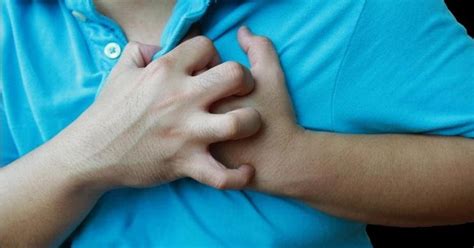 Fenomena ini, disebut nyeri yang dirujuk, menjelaskan mengapa seseorang yang mengalami serangan jantung mungkin merasakan sakit lengan tanpa mengalami nyeri dada. Nyeri Dada Sebelah Kiri, Tanda Sakit Jantung?