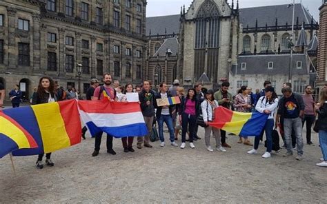 Poliţia a tras focuri de avertizare şi a acţionat cu gaze lacrimogene şi tunuri cu apă. Proteste la Munchen și Amsterdam