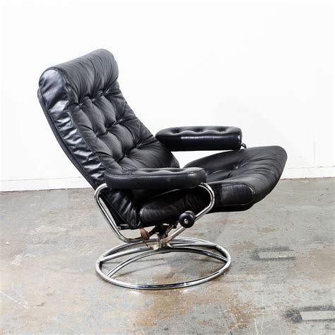 Classic design for a black leather chaise lounge chair, with a metal, chrome frame and a comfortable head pillow on the top. Mid Century Modern Lounge Chair Black Leather Ekornes ...