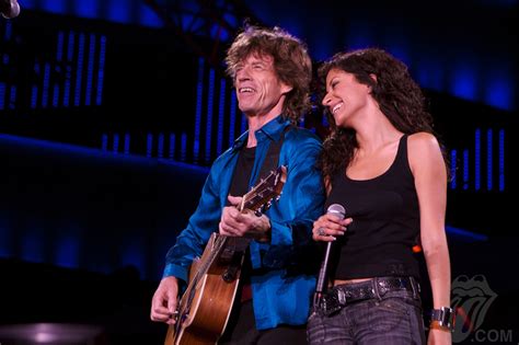 Слушать песни и музыку mick jagger (мик джаггер) онлайн. ANA MOURA ZINGT VOOR THE ROLLING STONES - Trip Around The World